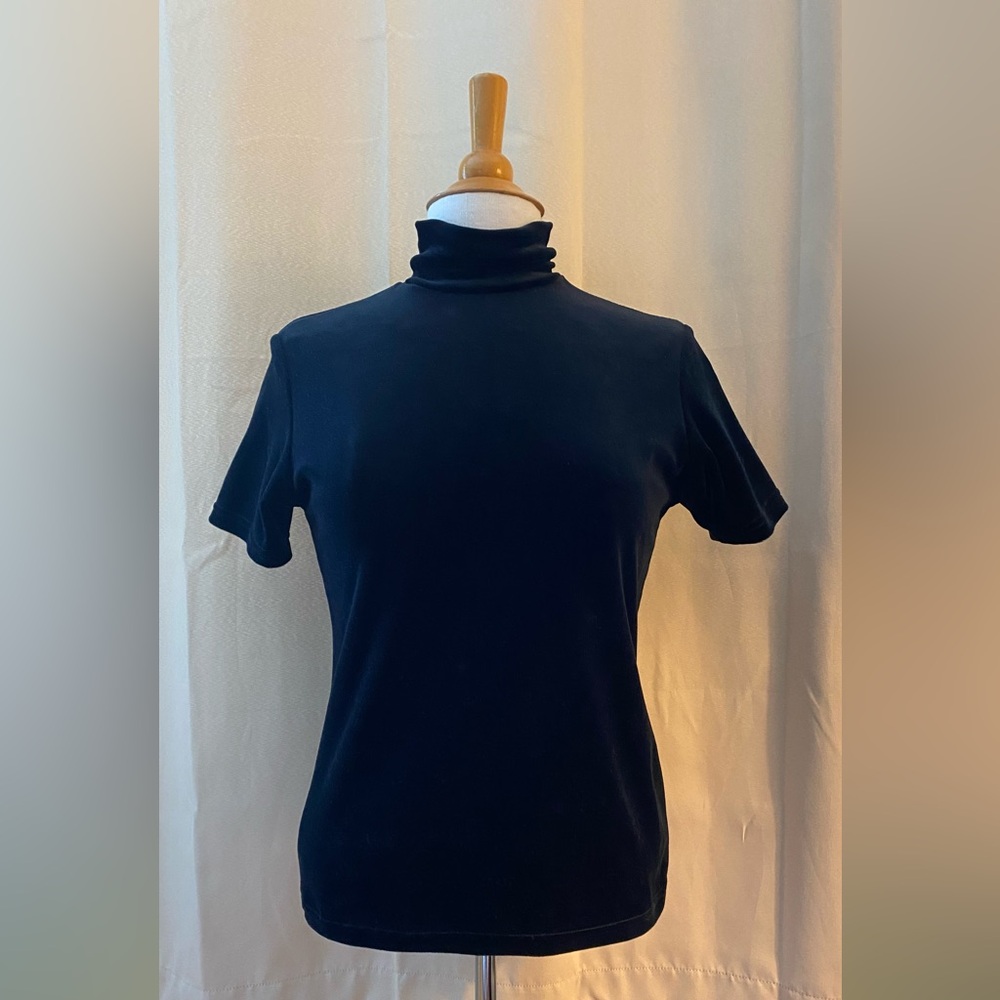 I.N.C Women Velvet Top Size M, Fit like a Small ( love6)
